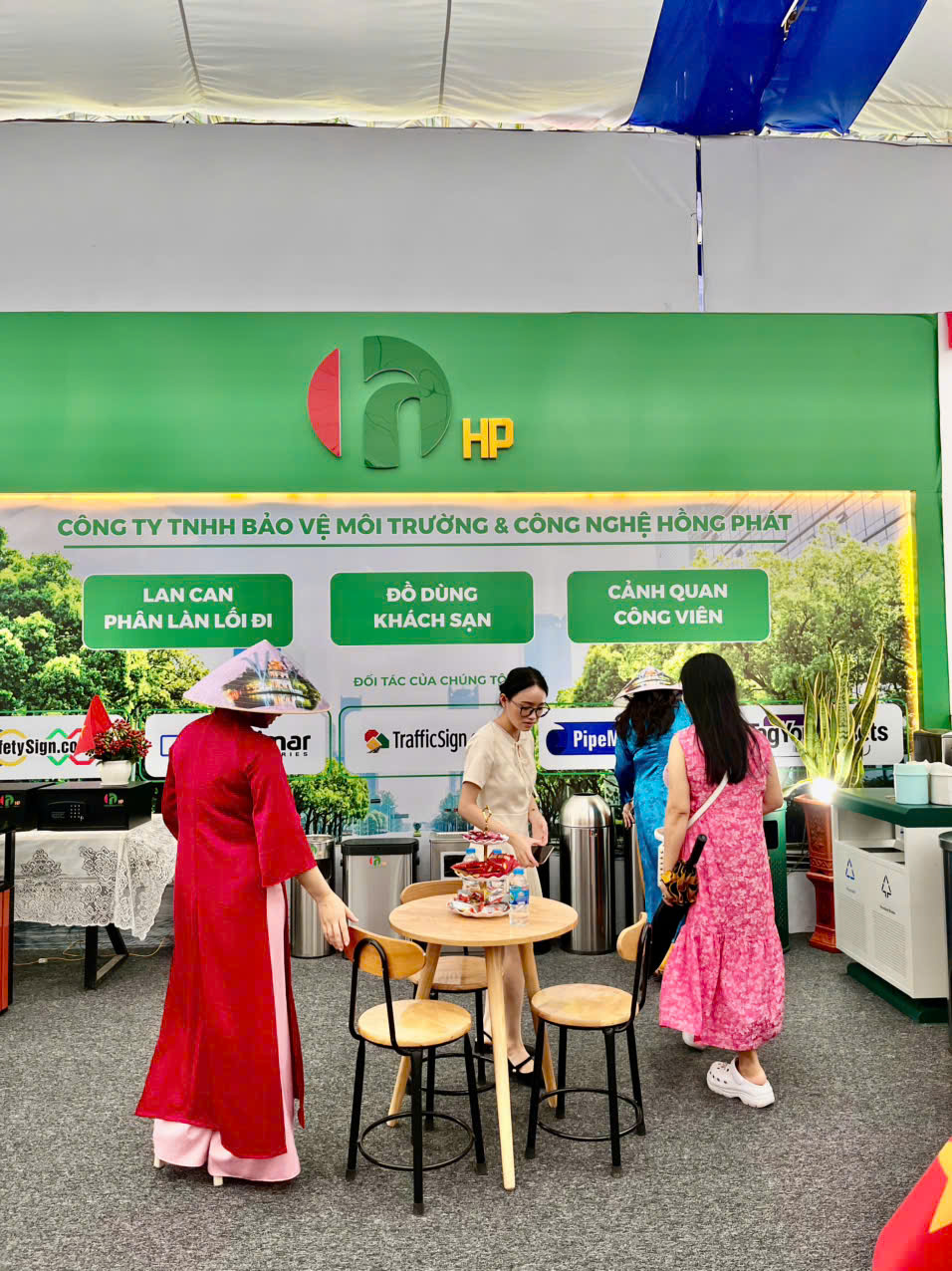 HỒNG PHÁT RỰC RỠ TẠI KHAI MẠC TRIỂN LÃM 80 NĂM THÀNH TỰU ĐẤT NƯỚC